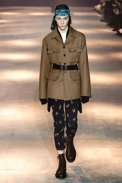 Look 19
